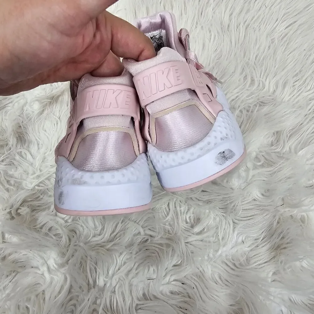 Nike Huarache Run SE Low Prism Pink Size 5Yr GS 904538-600